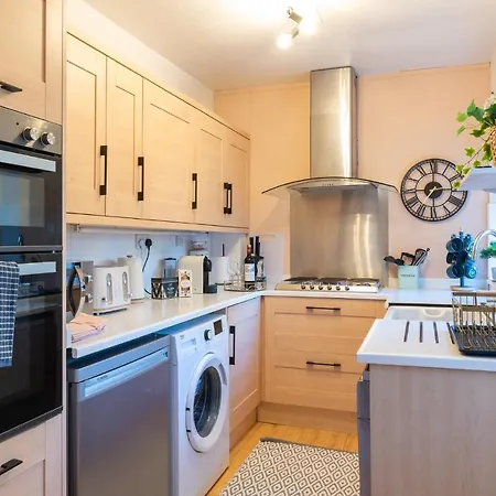 Beautiful 3 Bedroom Townhouse *