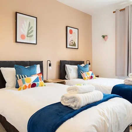 Beautiful 3 Bedroom Townhouse Semesterbostad